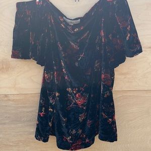 Loft off the shoulder floral velvet top. Size s. Worn once. Perfect shape.